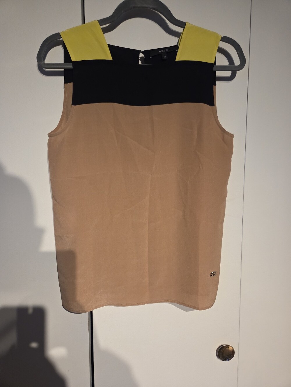 Gucci Beige, Black & Yellow Colorblock Silk Sleeveless Blouse